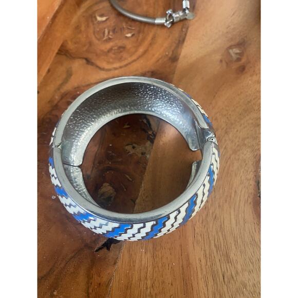 Vintage Silver Tone, Blue and Cream Enamel Spring Loaded Bracelet - Picture 6 of 9